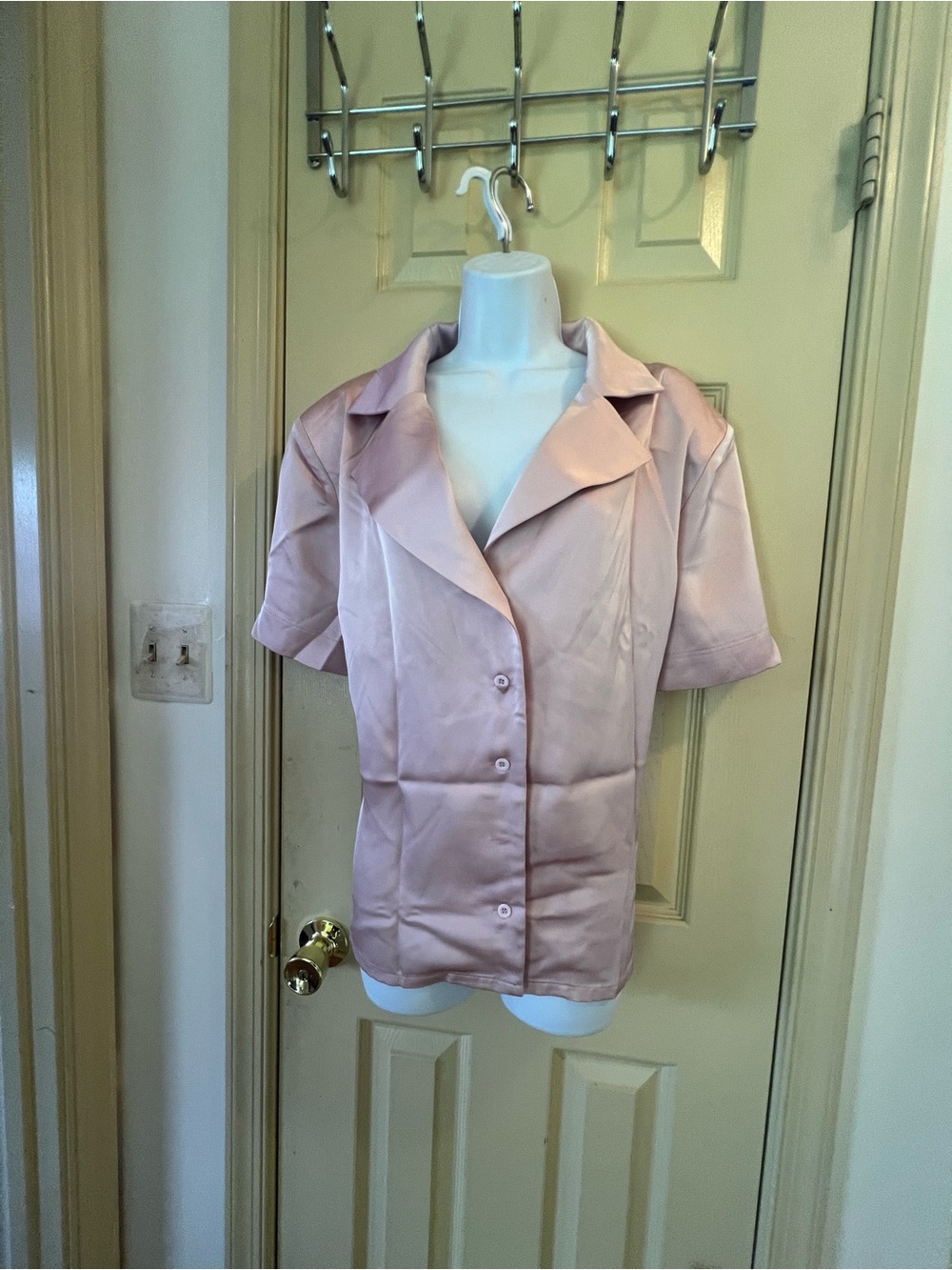 Short-Sleeve Satin Button-Front Blazer Jacket in Light Pink